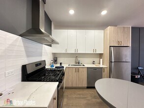 841 N Mozart St, Unit 1 in Chicago, IL - Foto de edificio - Building Photo