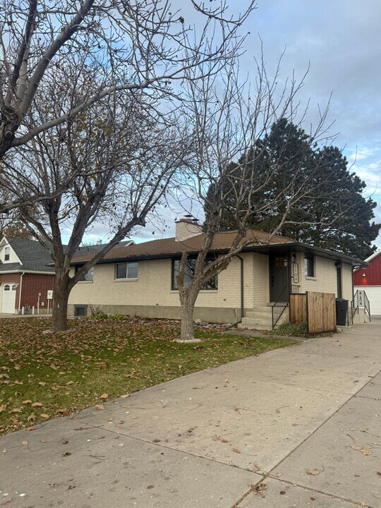 1108 N 1500 W in Clinton, UT - Foto de edificio