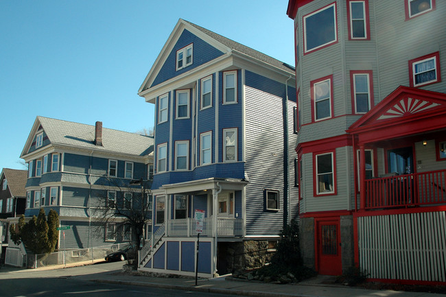 163 Calumet St. Unit 2 in Boston, MA - Foto de edificio - Building Photo