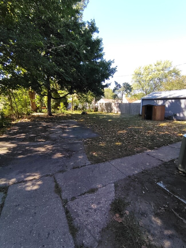 2524 N Rockton Ave in Rockford, IL - Building Photo - Building Photo