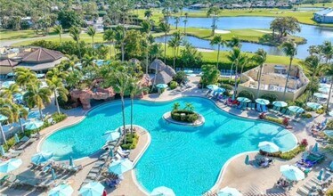 8051 Players Cove Dr, Unit 202 in Naples, FL - Foto de edificio - Building Photo