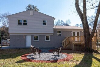 Room in House on Trafalgar Way in Chamblee, GA - Foto de edificio - Building Photo