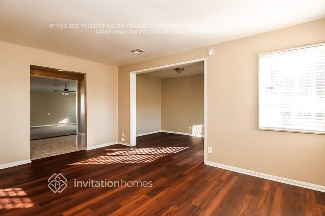 547 S Yorba St in Orange, CA - Foto de edificio - Building Photo