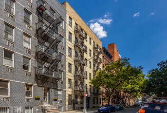 313-315 W 21st St in New York, NY - Foto de edificio - Primary Photo