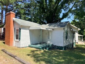 409 Corbitt Rd in Henderson, NC - Building Photo