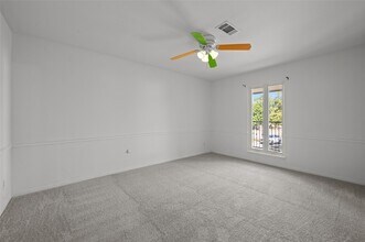 4702 Bayou Vista Dr, Unit 20-104 in Houston, TX - Building Photo - Building Photo