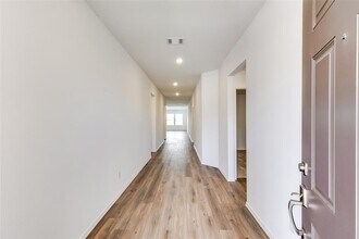2000 Gilmer Wy in Leander, TX - Building Photo - Building Photo
