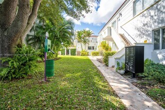 7514 NE 6th Ct-Unit -4 in Miami, FL - Foto de edificio - Building Photo
