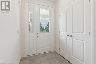 1069 Garner Rd E in Hamilton, ON - Building Photo - Building Photo
