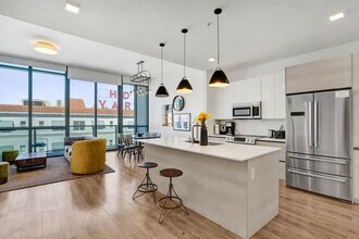 1220 17th St, Unit SI FL5-ID1504076P in Miami Beach, FL - Foto de edificio - Building Photo