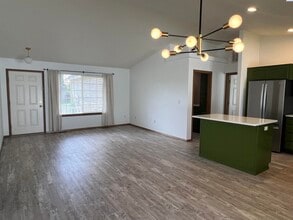 1574 Foxglove Ave in Richland, WA - Building Photo - Building Photo
