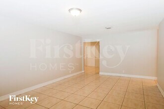 305 SW 9th Terrace in Hallandale Beach, FL - Building Photo - Building Photo