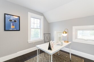 36 Warwick St, Unit 1 in Somerville, MA - Building Photo - Building Photo