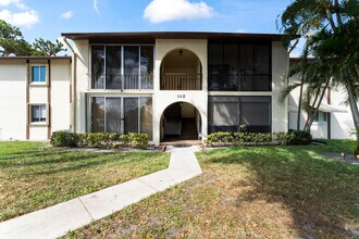 142 Lake Pine Cir in Greenacres, FL - Building Photo - Building Photo