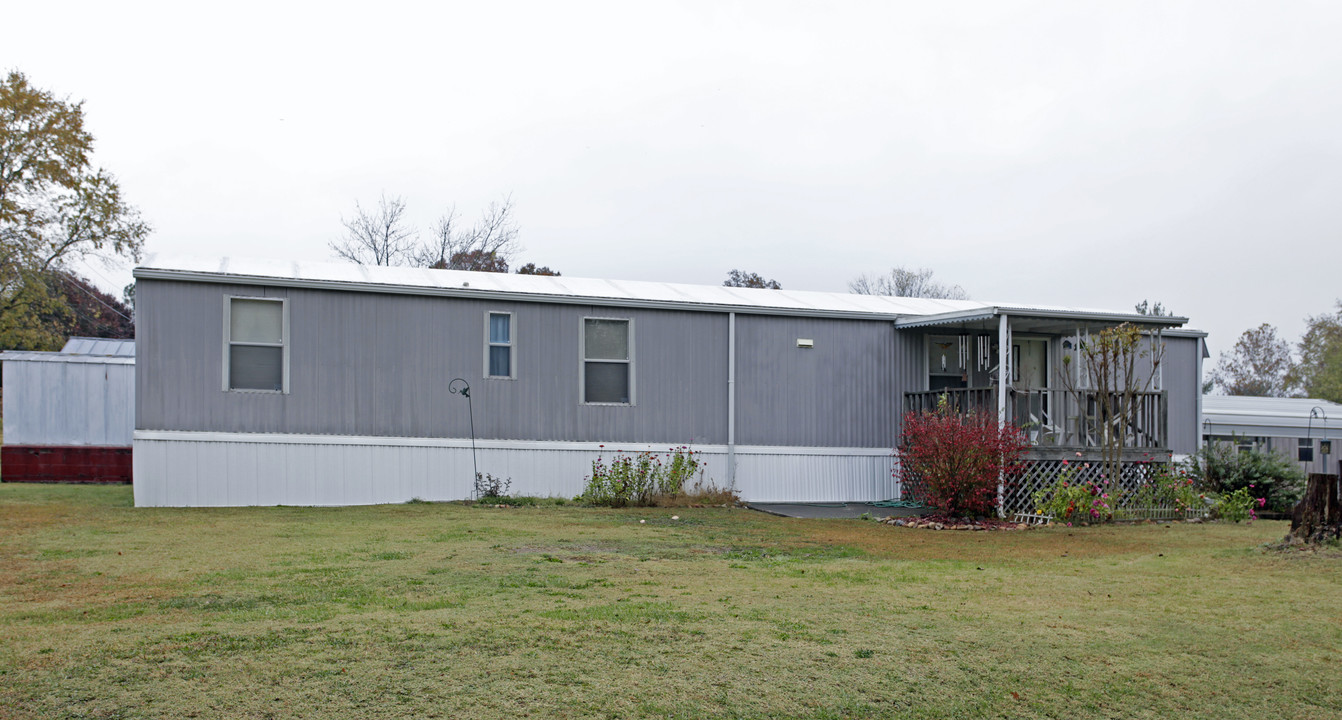 1 Thornton Ln in Lenoir City, TN - Building Photo