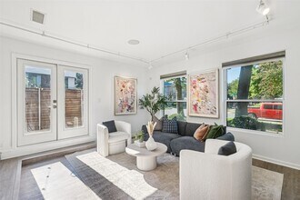 4102 Bowser Ave, Unit 1 in Dallas, TX - Foto de edificio - Building Photo