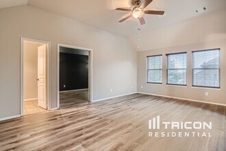 305 Hidden Lake Ct in Burleson, TX - Building Photo - Building Photo