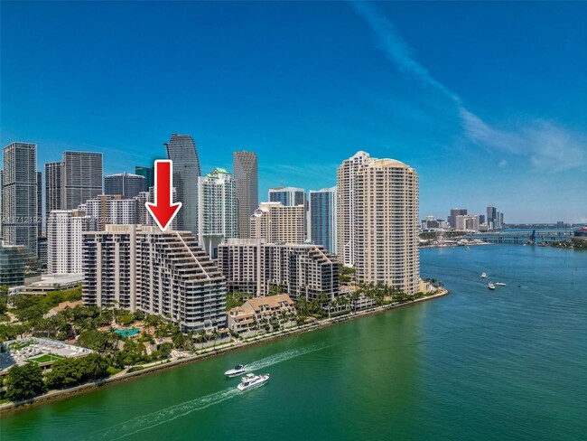 520 Brickell Key Dr in Miami, FL - Foto de edificio - Building Photo