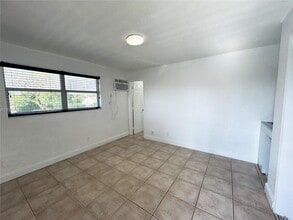 715 NE 6th St in Fort Lauderdale, FL - Foto de edificio - Building Photo