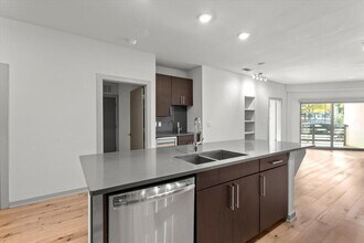 3600 S Lamar Blvd in Austin, TX - Foto de edificio - Building Photo