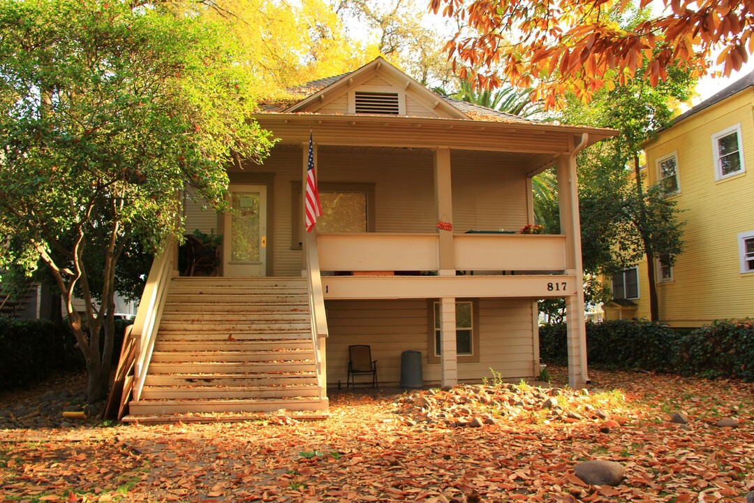 817 Rio Chico Way in Chico, CA - Building Photo