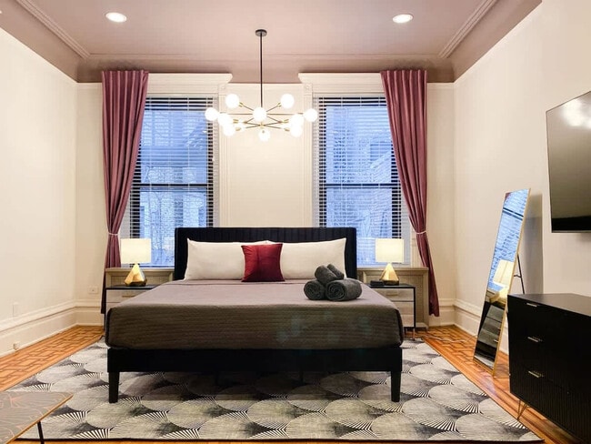 68 E Cedar St in Chicago, IL - Building Photo - Building Photo