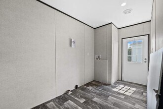 6550 Hidden Oaks Dr in North Fort Myers, FL - Building Photo - Building Photo
