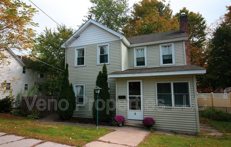 4 Rowland St in Ballston Spa, NY - Building Photo