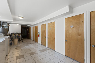 1351 N Washtenaw Ave, Unit 2 in Chicago, IL - Building Photo - Building Photo