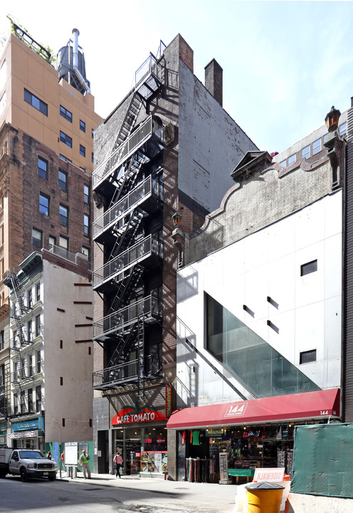 142 Fulton St in New York, NY - Building Photo