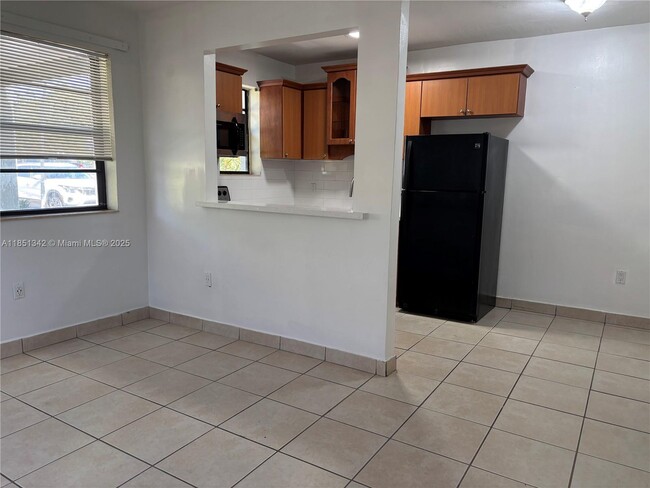 880 NW 31st Ave in Miami, FL - Building Photo - Building Photo