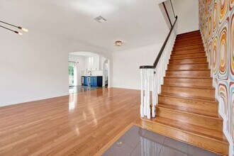 552 N Madison Ave in Los Angeles, CA - Building Photo - Building Photo