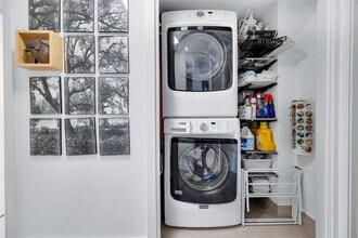 3611 Oaks Clubhouse Dr, Unit 203 in Pompano Beach, FL - Foto de edificio - Building Photo