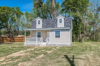 913 Nevell St in Cleveland, TX - Building Photo - Building Photo