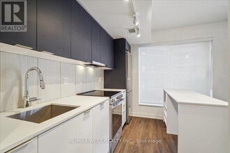 8-428 Tippett Rd in Toronto, ON - Building Photo - Building Photo