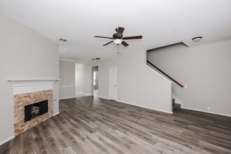 8212 French Quarter Ln in Fort Worth, TX - Foto de edificio - Building Photo