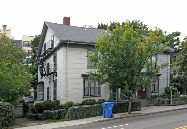 114 Prospectct St in Cambridge, MA - Foto de edificio - Building Photo