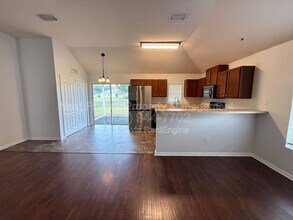 12059 Hayden Lakes Cir in Jacksonville, FL - Building Photo - Building Photo