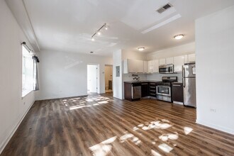 1542 W Glenlake Ave, Unit 2 in Chicago, IL - Foto de edificio - Building Photo