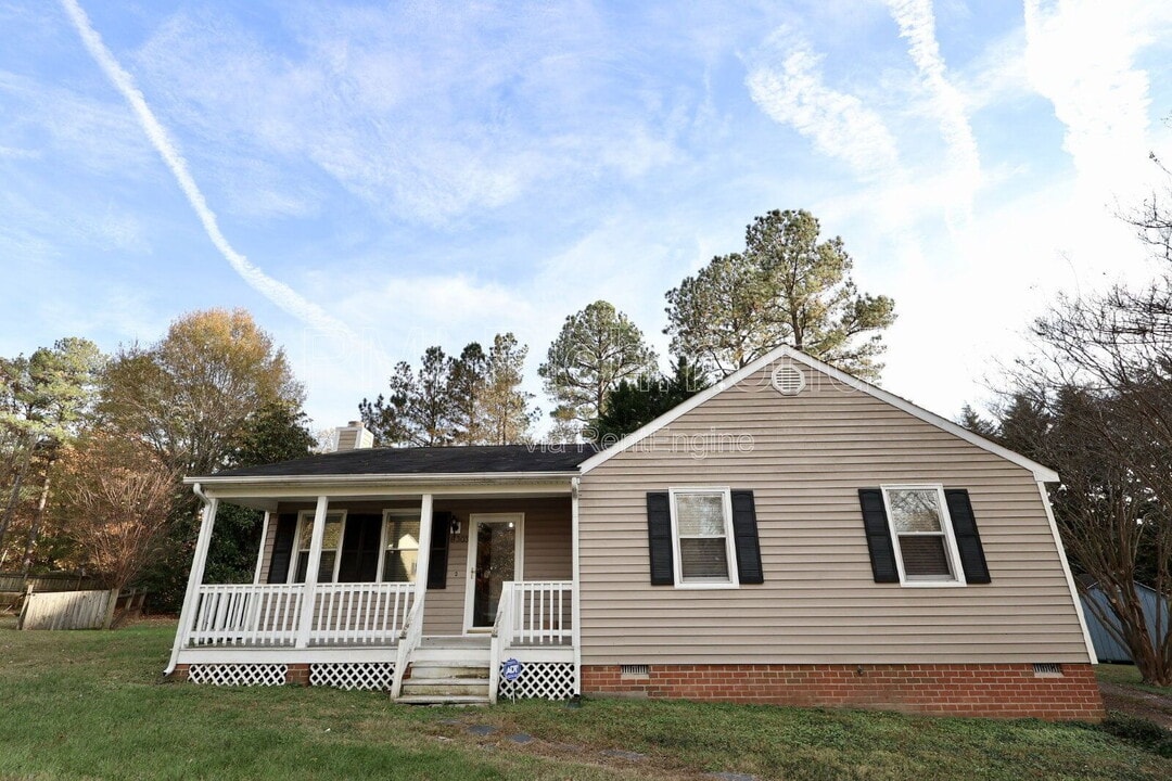 8303 Morelock Ct in Richmond, VA - Building Photo