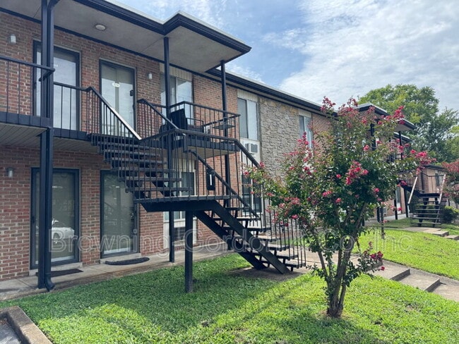 property at 2601 Hillsboro Pike
