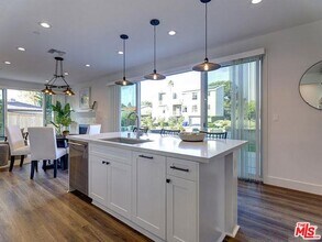 5600 W 78th St in Los Angeles, CA - Building Photo - Building Photo
