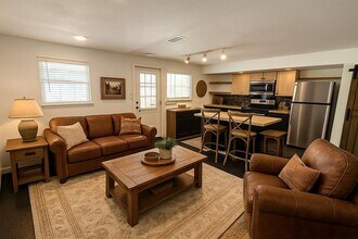 1402 N Redondo Dr in Austin, TX - Building Photo - Building Photo
