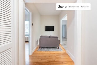 Room in Shared 2 bed/1 bath home, Unit A in Boston, MA - Foto de edificio - Building Photo