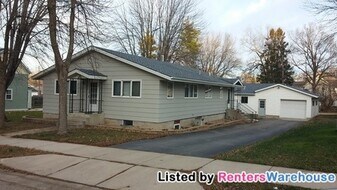 207 N 6th St in Henderson, MN - Building Photo