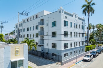 Helios Apartments Miami Beach in Miami Beach, FL - Foto de edificio - Building Photo