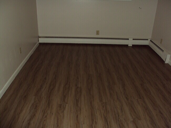 206 College Ave, Unit PennWell in Oskaloosa, IA - Foto de edificio - Building Photo