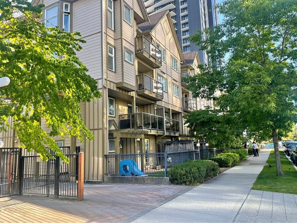 10289 133 St in Surrey, BC - Building Photo