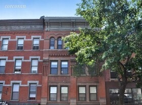 686 Grand St in Brooklyn, NY - Building Photo