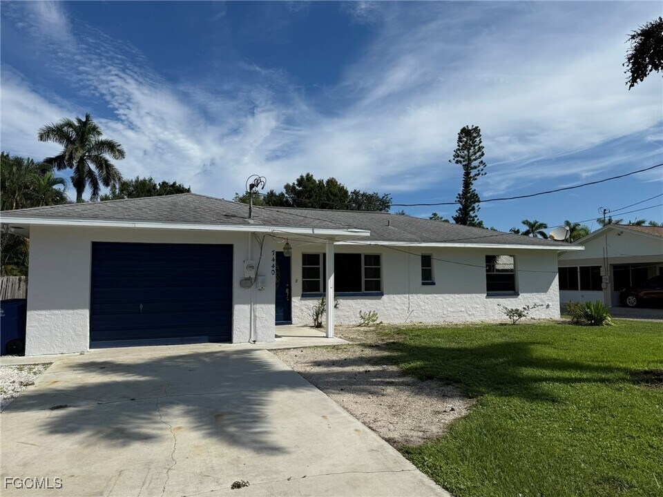 7440 Tropical Ln in Bokeelia, FL - Building Photo